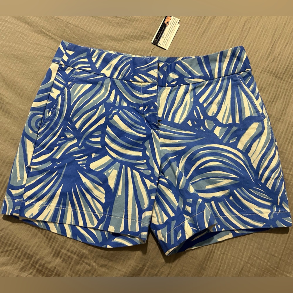 Vineyard vines patterned shorts size 0
